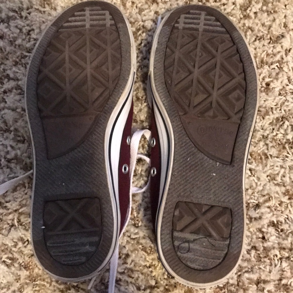 Maroon converse - Picture 5 of 5